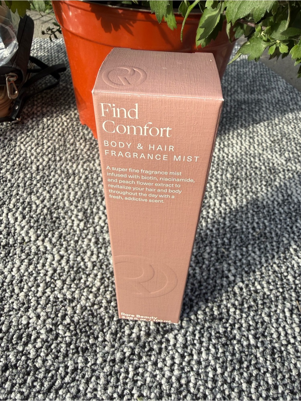 Rare Beauty Find Comfort Body & Hair Mist — Dusty Rose Pink - Picture 4 of 10